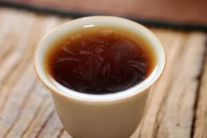 熟茶的茶汤表面像油一样的漂浮物是什么？