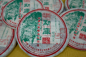 中国蒸青针形绿茶
