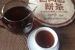 秋冬适宜喝熟茶，推荐“熟茶之父”邹炳良代表作，04年老同志熟饼