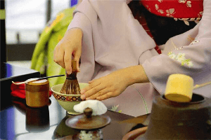 茶的随风东去：日本茶道，如何在“继承”与“创新”中，走上巅峰