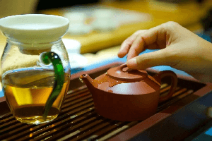 怎么辨别普洱茶的味道和口感（熟普洱茶的味道和口感）