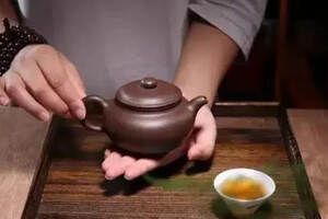 紫砂壶如何配茶（紫砂壶如何换茶）