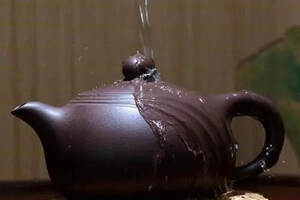 别再这么养紫砂壶了，茶汤淋紫砂壶的做法真的不可取！