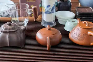 茶叶和茶水能放紫砂壶里过夜吗？