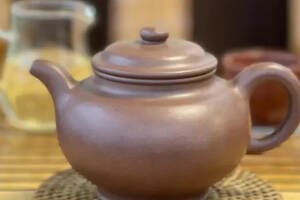 紫砂壶泡茶隔夜不馊的原因是什么？并不是透气性好，而是什么？