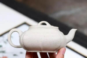 四方菱花，白段，容量230cc，作者王蓉，宜兴原矿紫砂茶壶