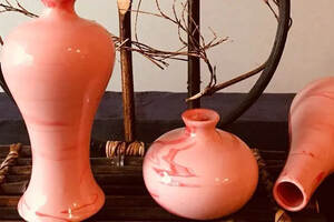 这是春天的颜色，粉彩花瓶