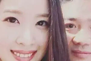 奶茶妹妹和刘强东的最新自拍，越来越有夫妻相了！