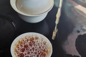 冲泡岩茶时，产生的泡沫多少，是鉴别茶叶品质的因素么？