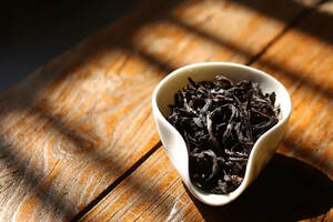 如何区别岩茶茶汤的四种香？