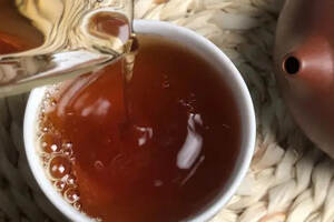 普洱生茶与熟茶的区别（普洱生茶与熟茶的区别和功效）