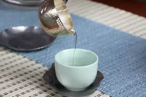 荐乐《出水莲》，这杯花香白茶带仙气！