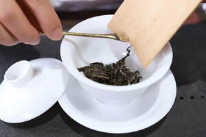 用盖碗泡茶有什么讲究和技巧？