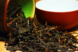 如何区分岩茶的清香型、传统型和浓香型？