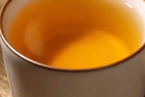 普洱古树黄金叶——茶人制茶过程中后剔除的黄叶