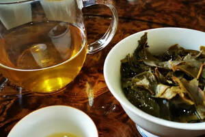 正确理解茶汤的浓淡、厚薄、饱满度。