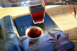 滇红茶和普洱茶的区别（滇红茶和熟普洱茶的区别）