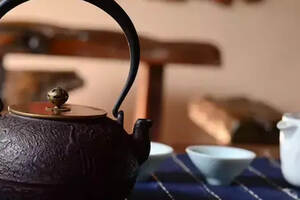 银壶煮茶