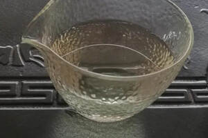 泡普洱茶时出现的水味是正常的物理现象！