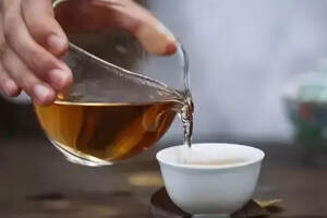喝白茶饼时不能忽视的三个细节，关乎饼茶的口感
