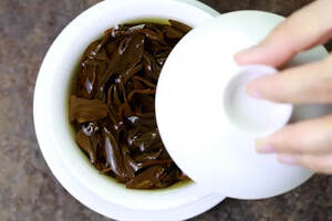 可以陈化的红茶：云南荒野红茶的“荒”和“野”