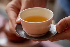 红茶冲泡滋味发酸是正常的么？你该学学如何分辨红茶好坏