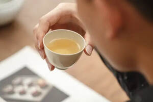 生活需要拥有一杯适口的茶，一份恬淡平和的心情