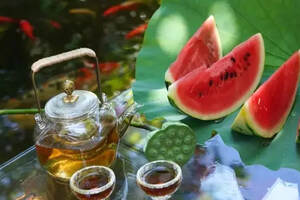 忽觉夏至｜白茶、红茶、绿茶、普洱茶，哪种茶更适合盛夏喝？
