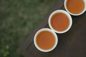 对于比较碎的岩茶，要不要在冲泡时增加投茶量？