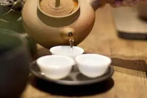别人泡茶那么好喝是有原因的，快过来看国家级泡茶师泡茶的小技巧
