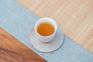 同种茶叶做成的绿茶和红茶，哪一种更耐泡？
