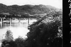 1912年，贺龙在湘、鄂西一带经营骡马驮运生意