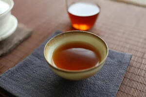 红茶为什么不能用100度的开水冲泡？
