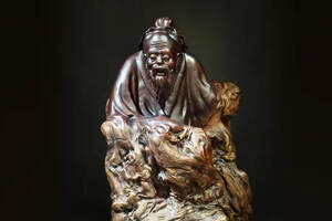 道家始祖李家祖先老子的木雕像，道家思想的变迁