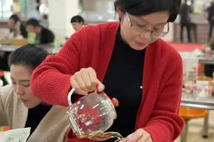 新化“月光红”系列茶叶上架湖南省政府办公厅机关服务中心受好评