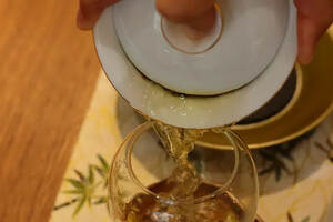 喝普洱茶，为什么茶的滋味会茶水分离？