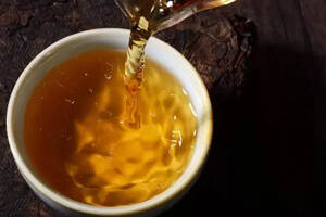 如何从口感、层次、粘稠度等方面，全面评价一款普洱茶