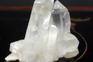 天然水晶石（天然水晶石原石价格多少）