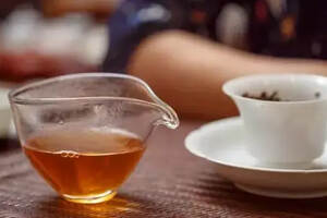 千万小心！长期超量喝茶，可能导致身体脱水氟中毒？