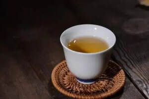 喝普洱茶时，遇到不懂茶的该怎么办？提醒还是忽视？