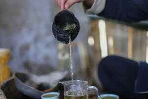 勐海茶区吃了临沧茶区毛料的红利，却说临沧茶没有后期转化，虚伪