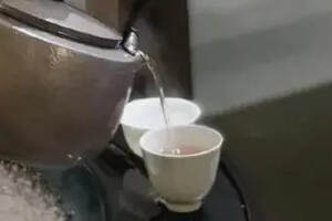 央视曝光：喝茶，竟喝出食管癌？六大茶类喝茶误区，一定要知道