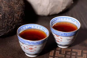 2006年勐海班章茶厂班章王珍藏品丨普洱生茶丨兰香浓郁