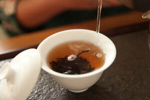 绿茶是一直用水泡着吗