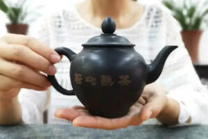 因茶而设的器具——厨心建水紫陶壶