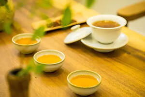 喝茶和喝白开水哪种更健康？