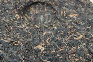 勐海南峤茶厂05年发酵而成，在勐海喝到此茶，口感很惊