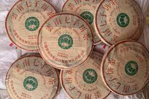 

08年郎河茶厂三星生态青饼，班章有机大白菜。