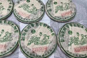 2004年勐海老班章古茶园大树茶老班章特制青饼，