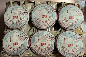 2005年南嶠茶厂珍藏班章孔雀青饼
条索纤细清晰，